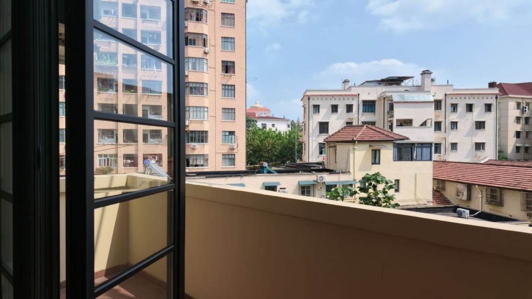 Housing image — Balcony