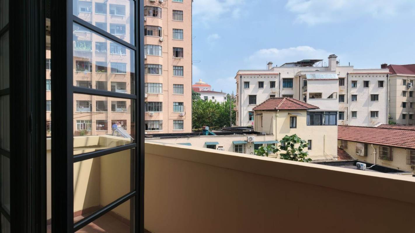 Housing image — Balcony