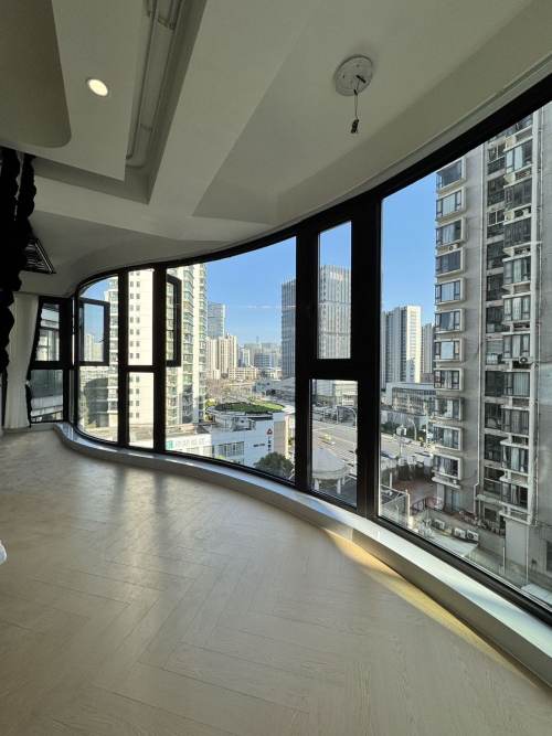 Housing image — Balcony