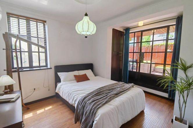 1BR Lane House in Jing'an with Terrace