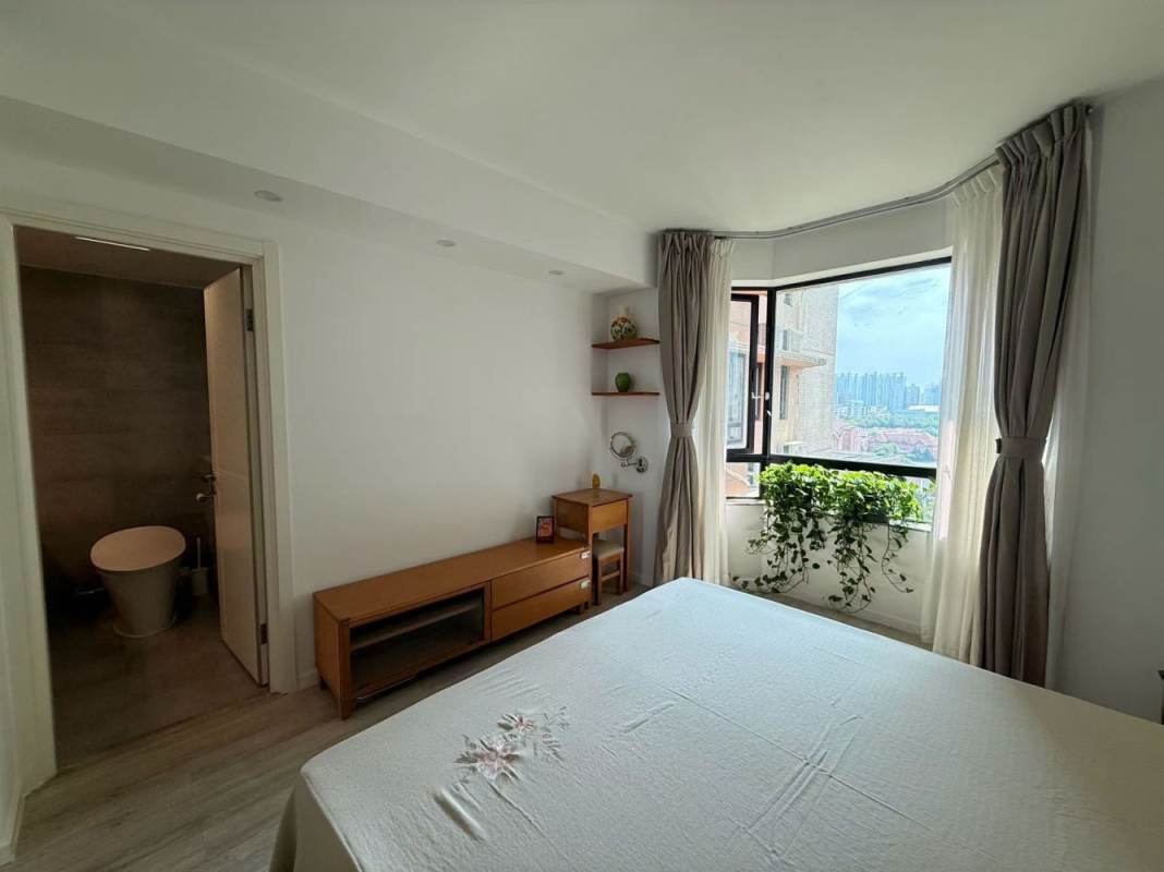 Housing image — Bedroom