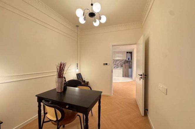 2BR Apartment in Xujiahui (L4/L7)