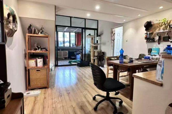 1BR Lane House near Dapuqiao Metro with Terrace (L9)