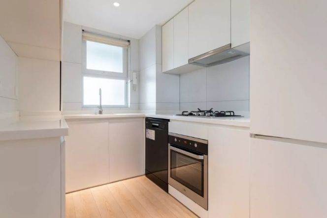 High-Floor 2BR Apartment near Xintiandi Metro (L9/L10/L13)