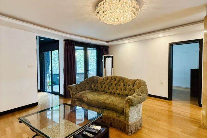 Spacious High-Ceiling 3BR Apartment in Old Xuhui with Green View (L1/L7/L9)