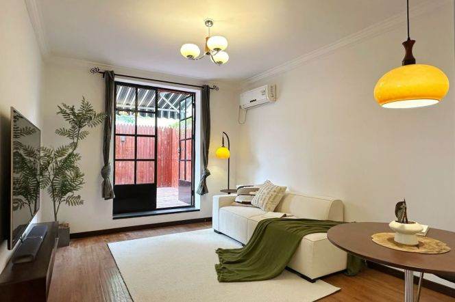 1BR Apartment near Jing'an Temple with Terrace (L2/L7/L14)