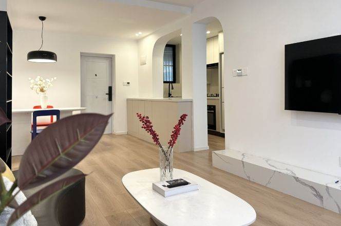 1BR Apartment in Old Xuhui (L10)