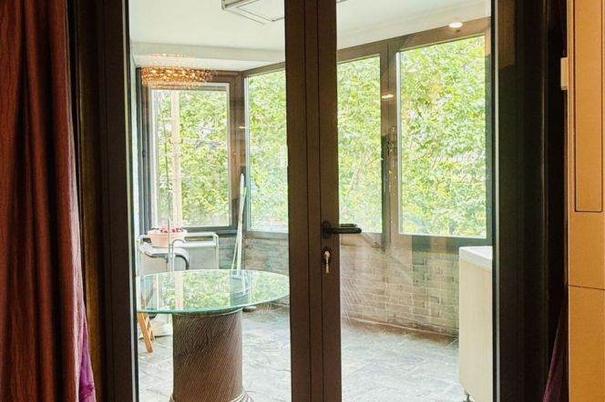 Spacious High-Ceiling 3BR Apartment in Old Xuhui with Green View (L1/L7/L9)