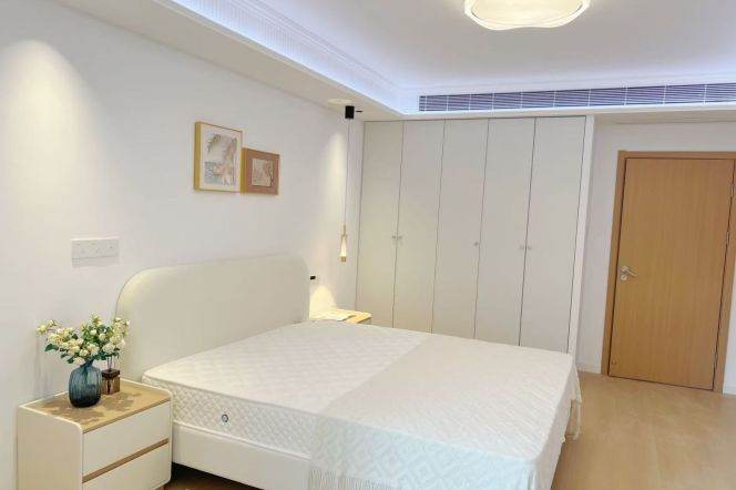 2BR Apartment near Xujiahui Metro (L4)