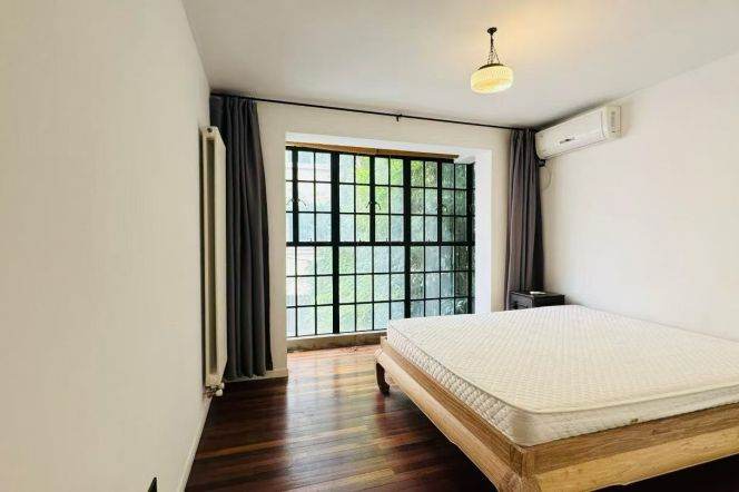 High-Ceiling 2BR Heritage Apartment in Jing'an with Green View