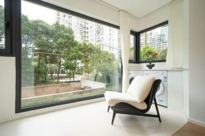 Spacious 2BR Apartment near Zhongshan Park with Floor-to-Ceiling Windows (L2/L3/L4)