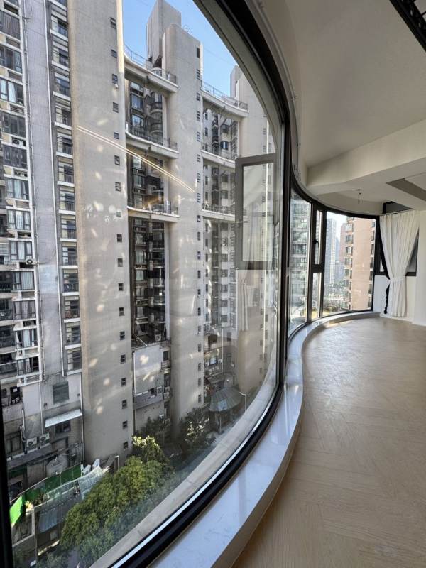 Housing image — Balcony