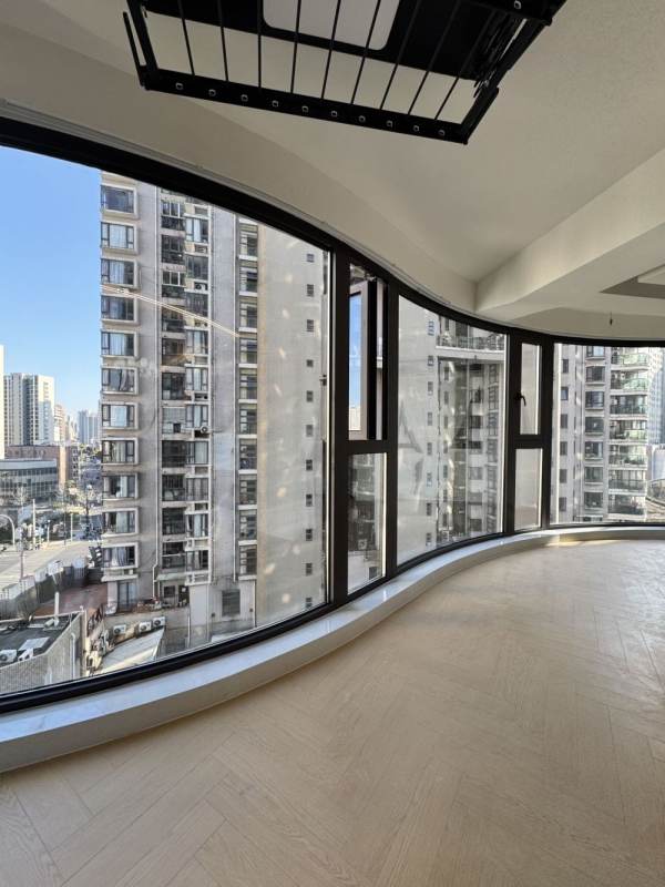 Housing image — Balcony
