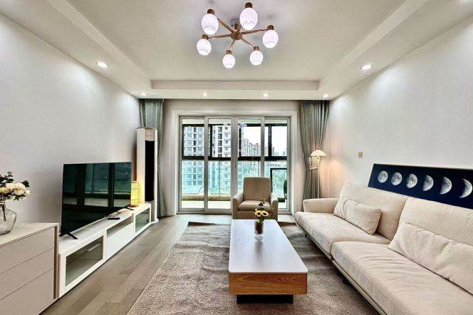 2BR Apartment in Gubei (L10)