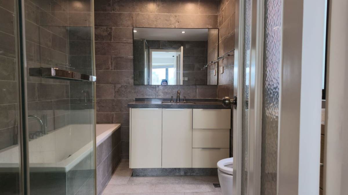 Housing image — Bathroom