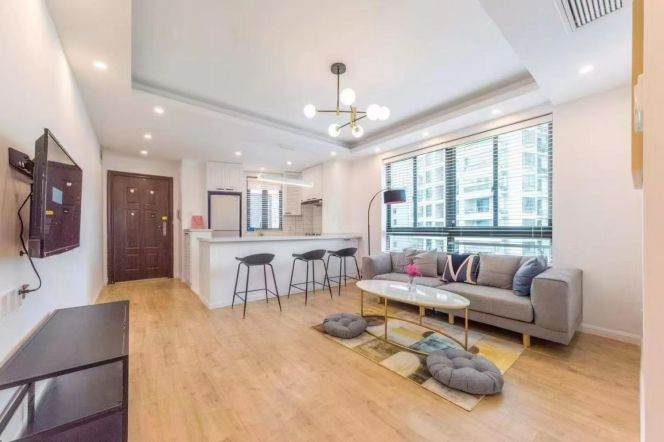 2BR Apartment at Top Of City (L13)