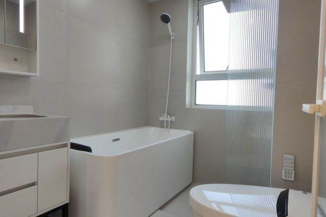 High-Floor 2BR Apartment near Zhongshan Park (L2/L3/L4)
