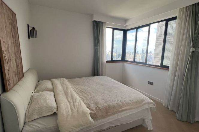 High-Floor Spacious 2BR Apartment near Zhongshan Park (L2/L3/L4)