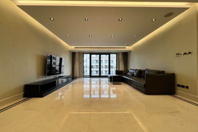 4BR Apartment in Old Xuhui