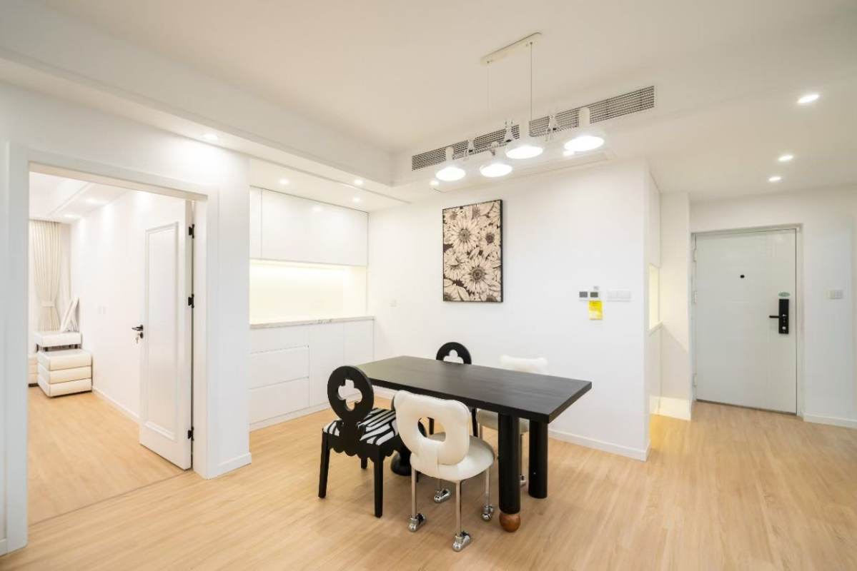 Housing image — Dining Area