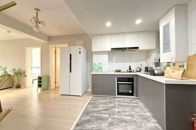 2BR Apartment in Jing'an (L7)
