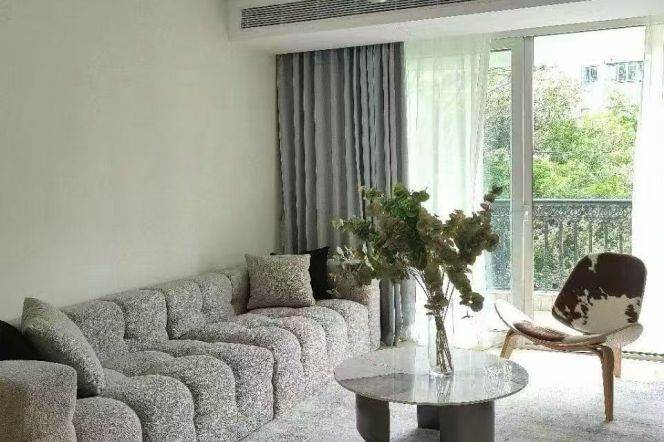 Spacious 3BR Apartment in Jing'an