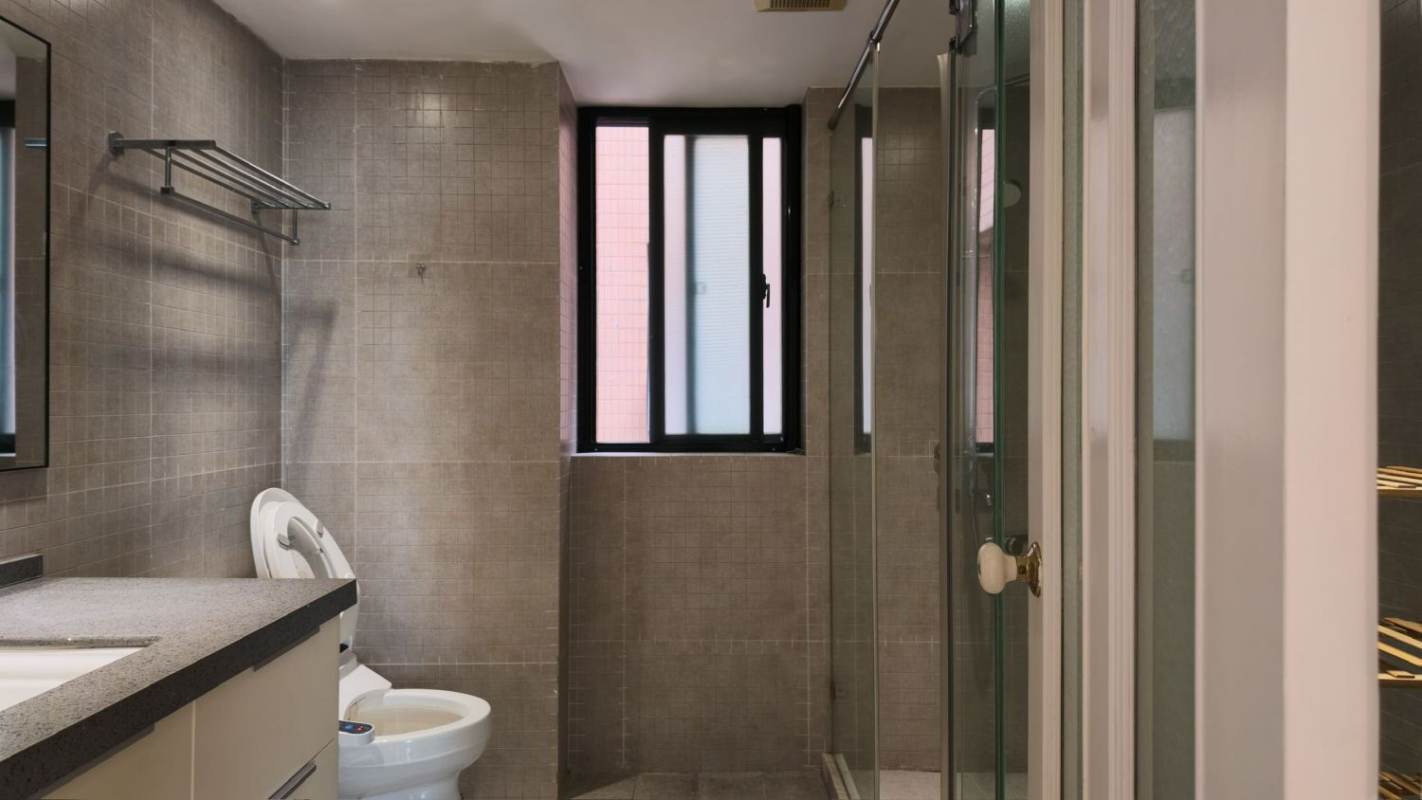 Housing image — Bathroom