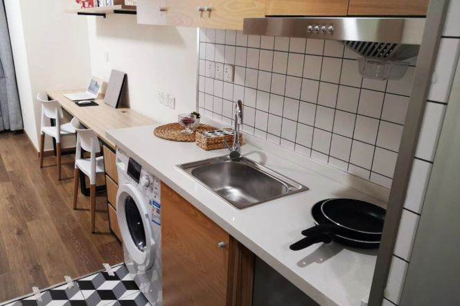 1BR Apartment near Shanghai Vancouver Film School (L1)