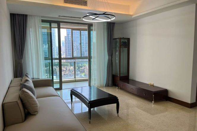 Spacious 2BR Apartment at Jing'an Four Seasons Apartments (L2/L12/L13)
