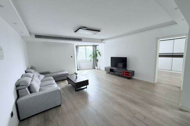 Spacious 3BR Apartment in Jing'an