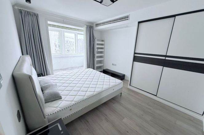 Spacious 3BR Apartment in Jing'an