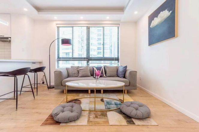 Spacious 2BR Apartment at Top Of City (L13)