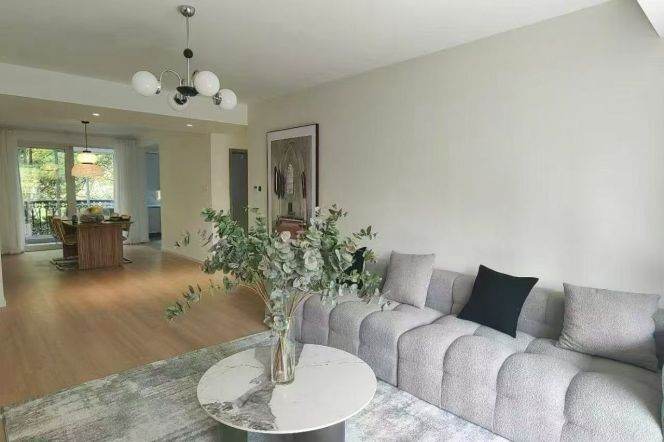 Spacious 3BR Apartment in Jing'an