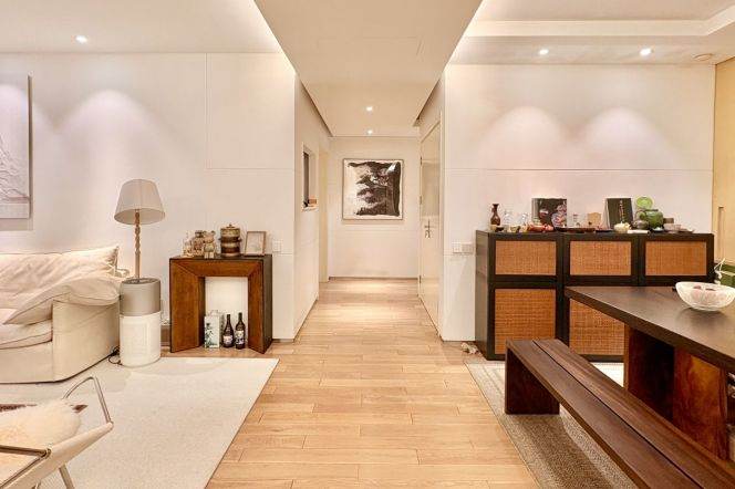 Spacious 3BR Apartment near Wukang Mansion with Terrace (L10/L11)