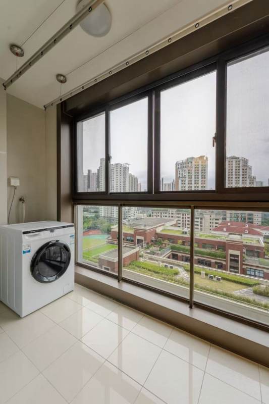 Housing image — Balcony