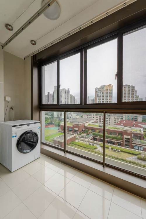 Housing image — Balcony