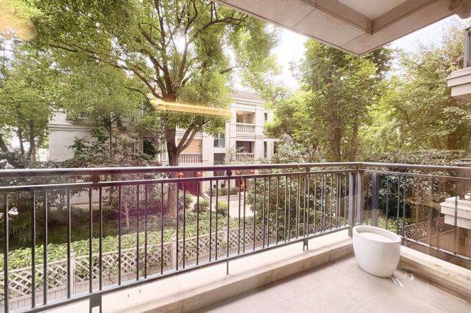 Spacious 3BR Apartment near Wukang Mansion with Terrace (L10/L11)