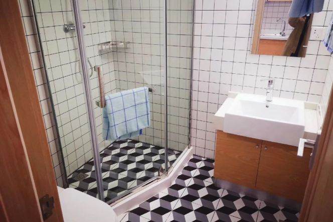 1BR Apartment near Shanghai Vancouver Film School (L1)