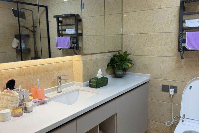 High-Floor Spacious 2BR Apartment in Jing'an