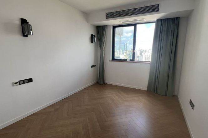 High-Floor Spacious 2BR Apartment near Zhongshan Park (L2/L3/L4)