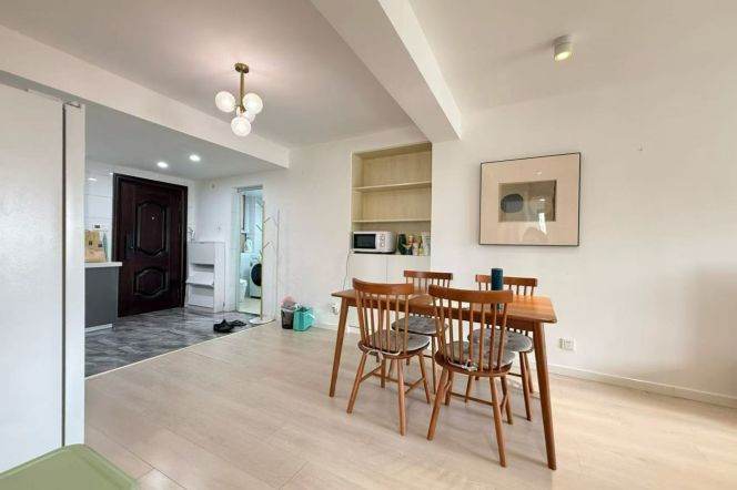 2BR Apartment in Jing'an (L7)