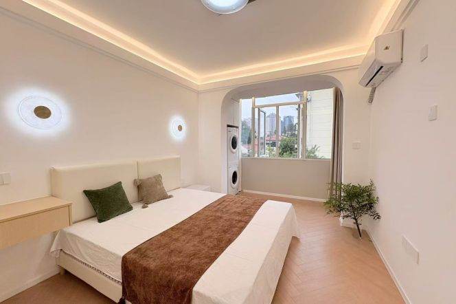 1BR Apartment near Jiangsu Rd Metro (L2/L11)