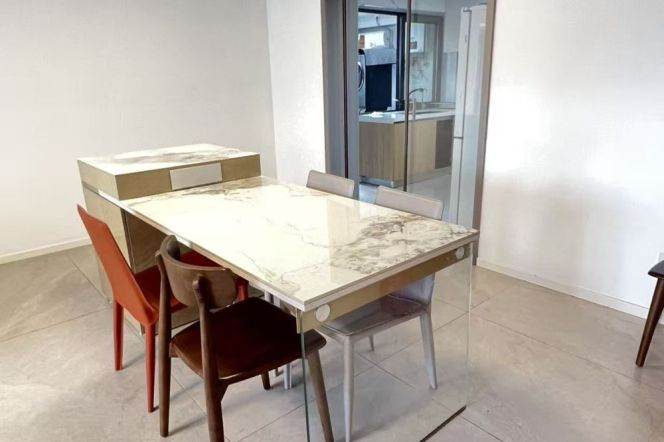 High-Floor Spacious 2BR Apartment near Jiaotong University Metro