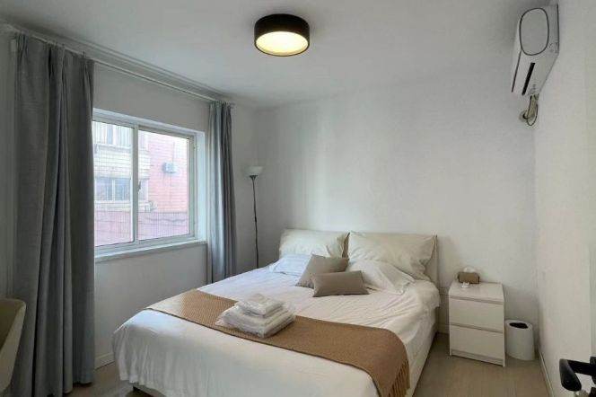 3BR Apartment near Jing'an Temple with Floor-to-Ceiling Windows (L2/L11)