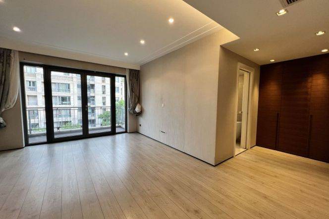4BR Apartment in Old Xuhui