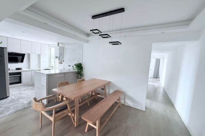 Spacious 3BR Apartment in Jing'an