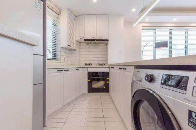 2BR Apartment at Top Of City (L13)