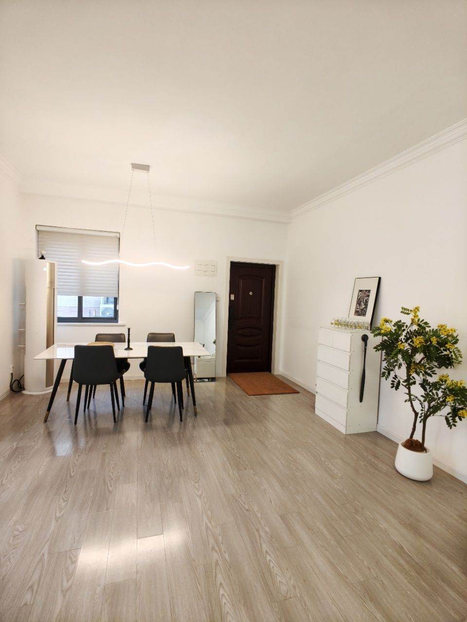 Housing image — Dining Area