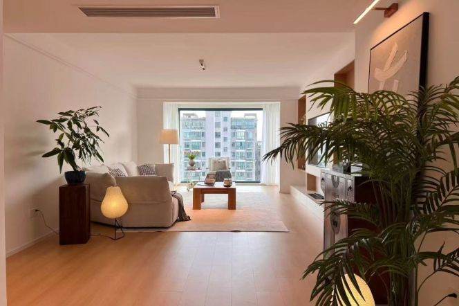 3BR Apartment in Gubei with River View (L2)