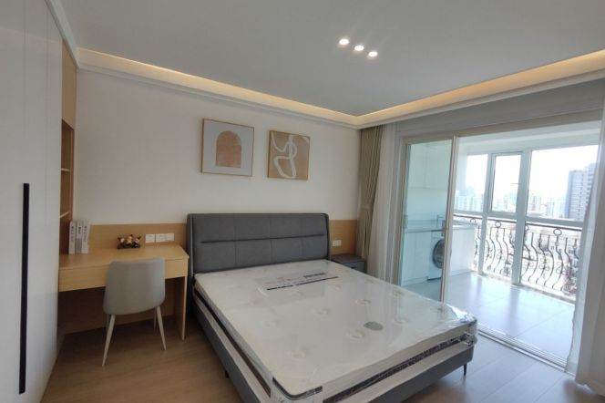 High-Floor 2BR Apartment near Zhongshan Park (L2/L3/L4)